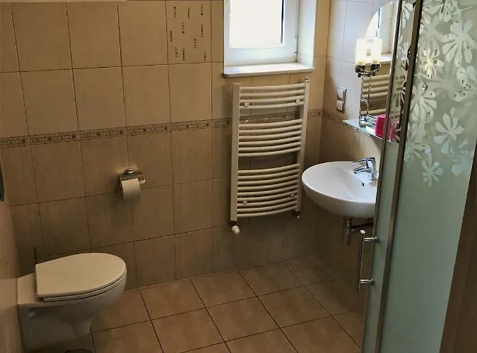 民宿 Goscinne W Dolinie Szczescia 斯克拉斯卡波伦巴